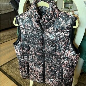 Women's Abstract Print Puffer Vest